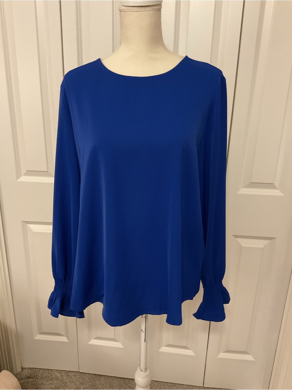 CREW NECK RUFFLE CUFF LONG SLEEVE TOP NWOT Size Large